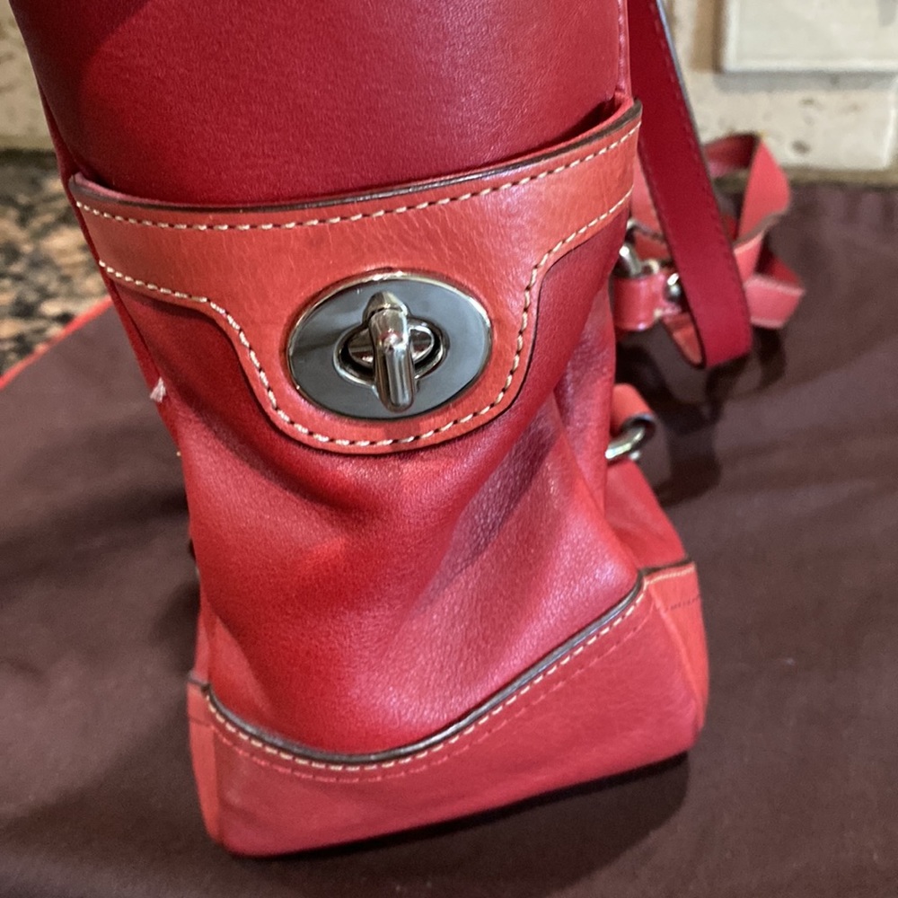 Beautiful red Coach handbag - Picture 3 of 7